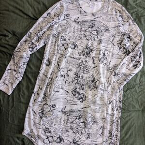 Athleta Black and White Floral Long Sleeve Dress